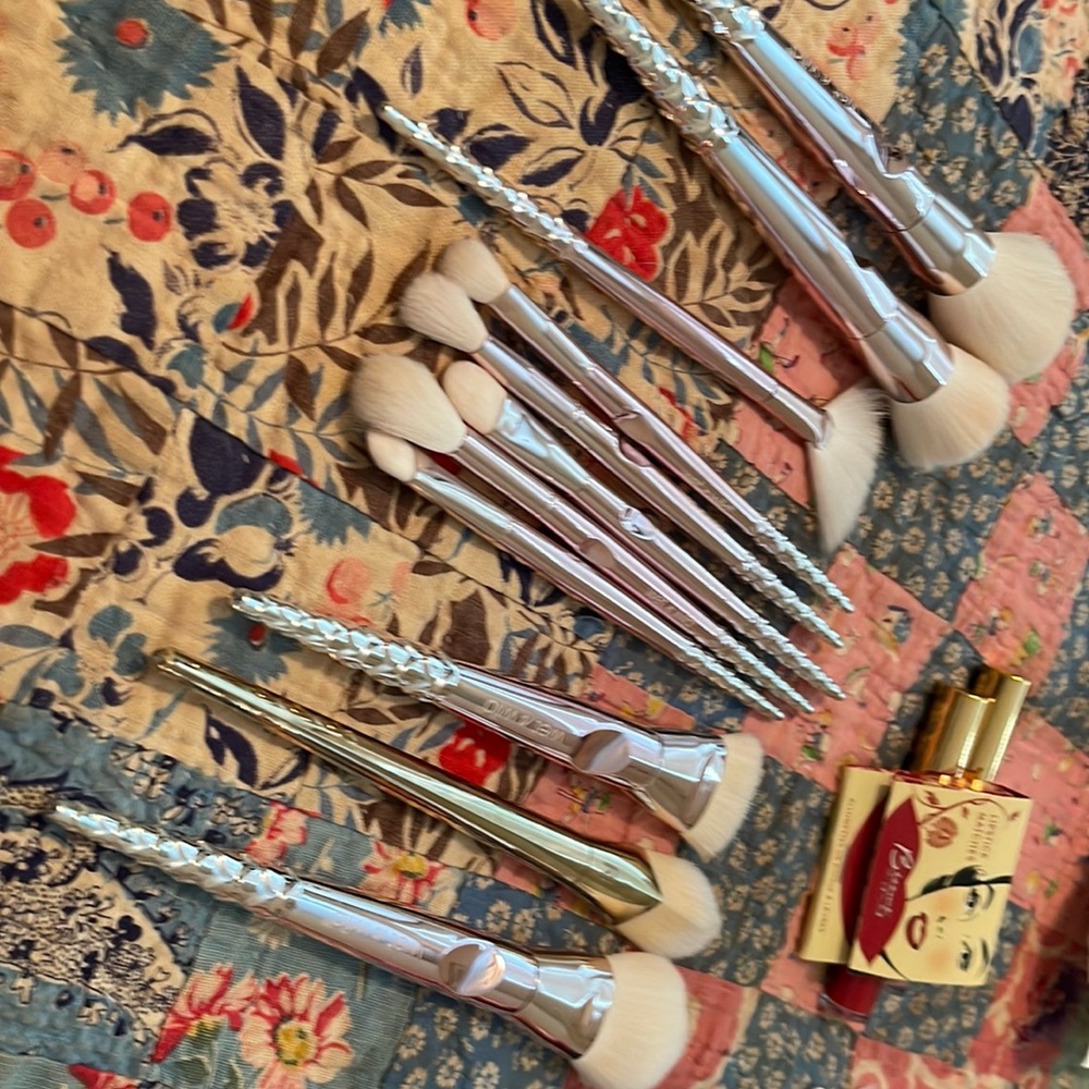 11-count Assorted Wet N’ Wild Brushes
